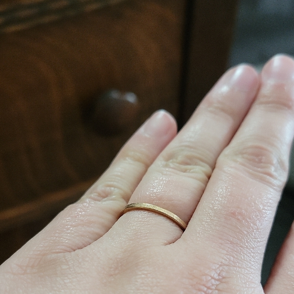 Elegant Gold Band Ring
